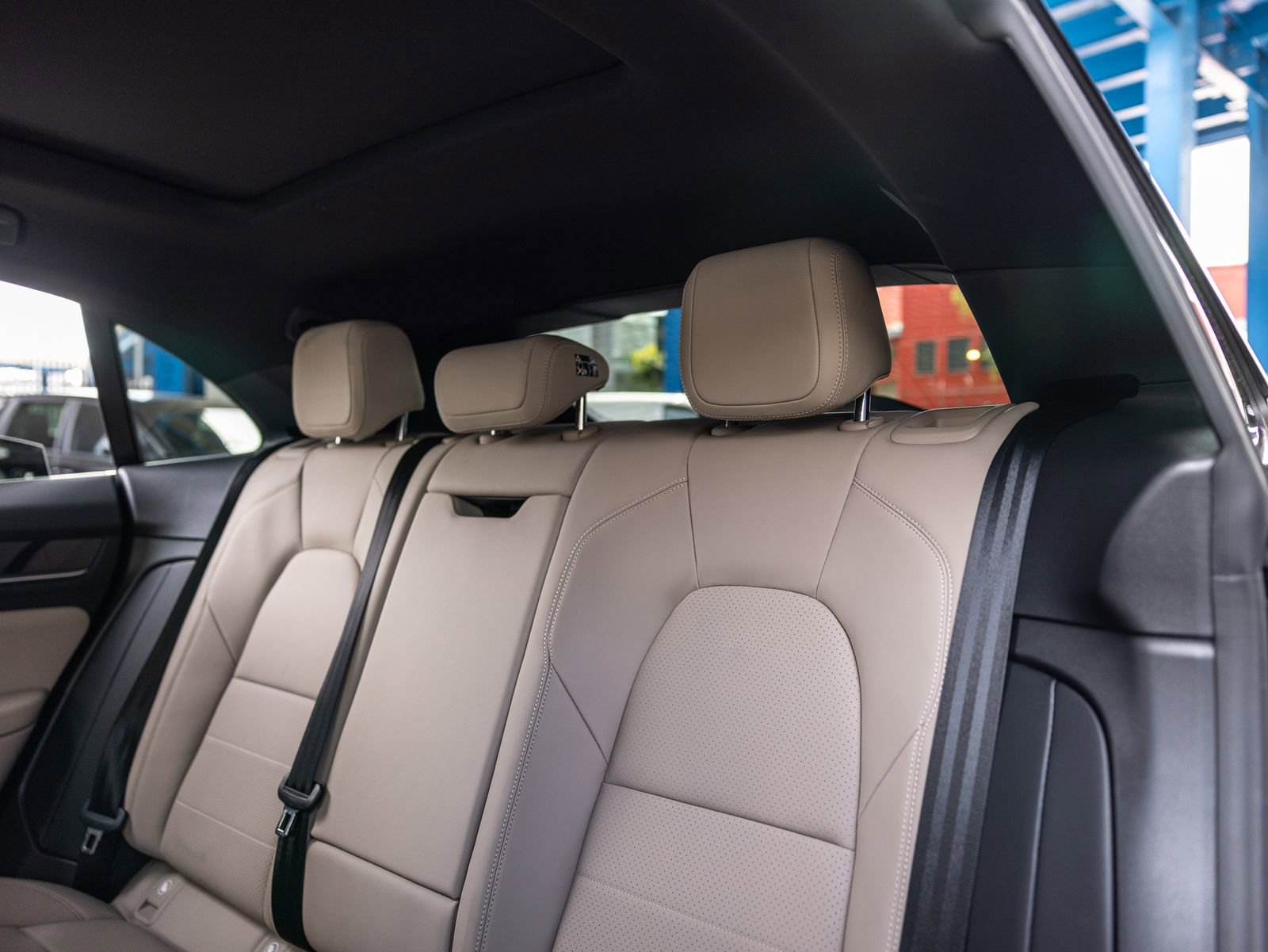 Certified 2025 Porsche Macan Electric image 29