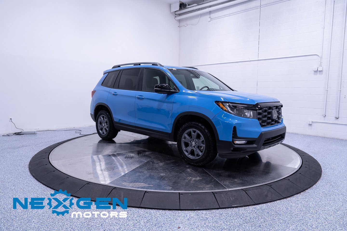 Used 2025 Honda Passport TrailSport image 2
