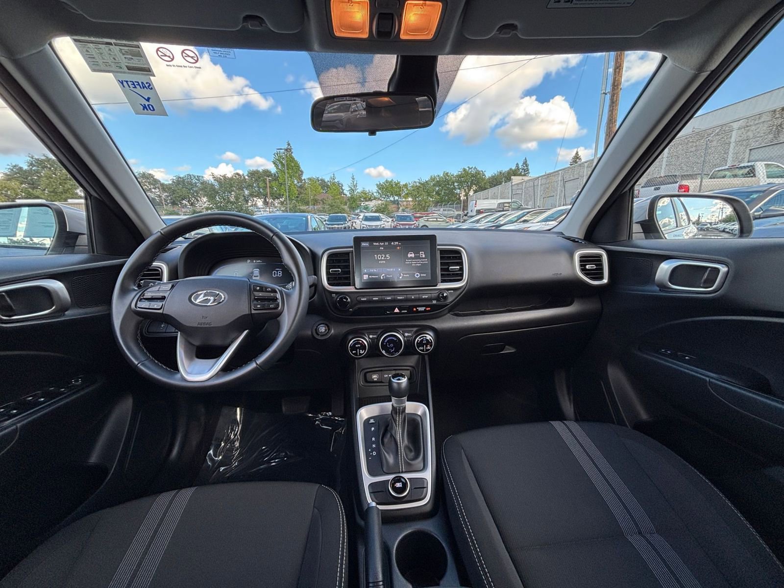 Used 2025 Hyundai Venue SEL FWD image 32