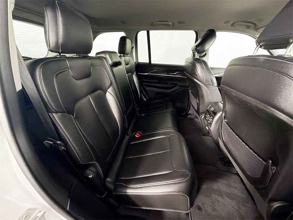 Used 2023 Jeep Grand Cherokee Limited image 24