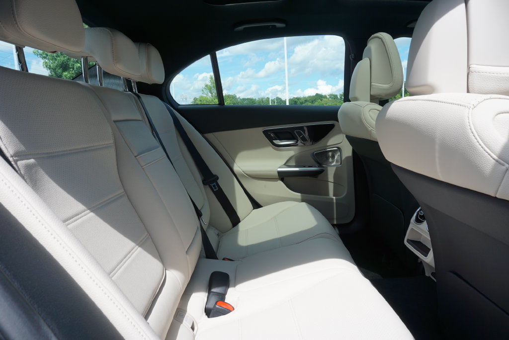 Certified 2025 Mercedes-Benz C 300 4MATIC Sedan image 59