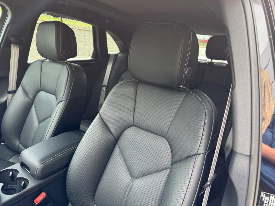 Certified 2026 Porsche Macan Turbo image 12