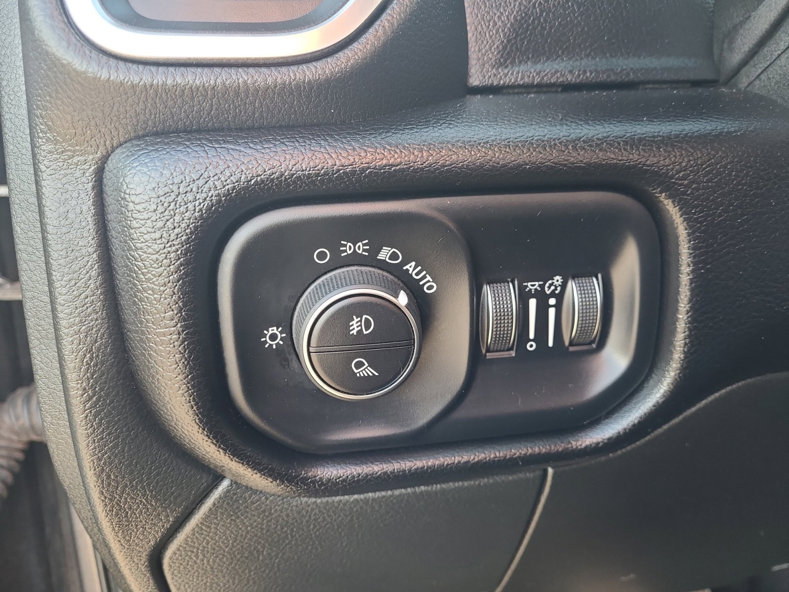 Used 2025 RAM 3500 Laramie image 22