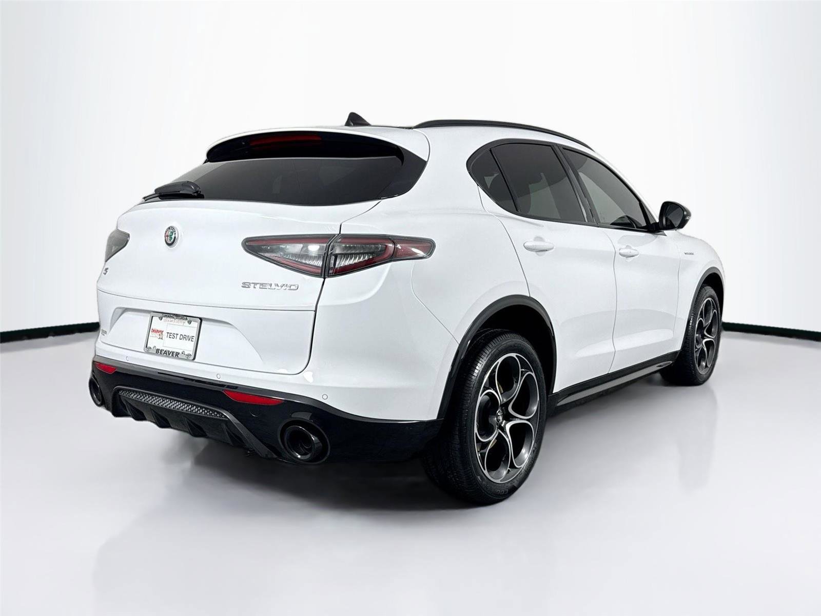 Used 2024 Alfa Romeo Stelvio Veloce image 2