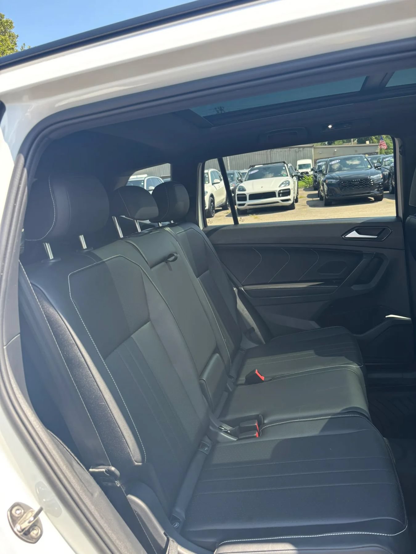 Used 2022 Volkswagen Tiguan SE R-Line AWD/4WD image 17