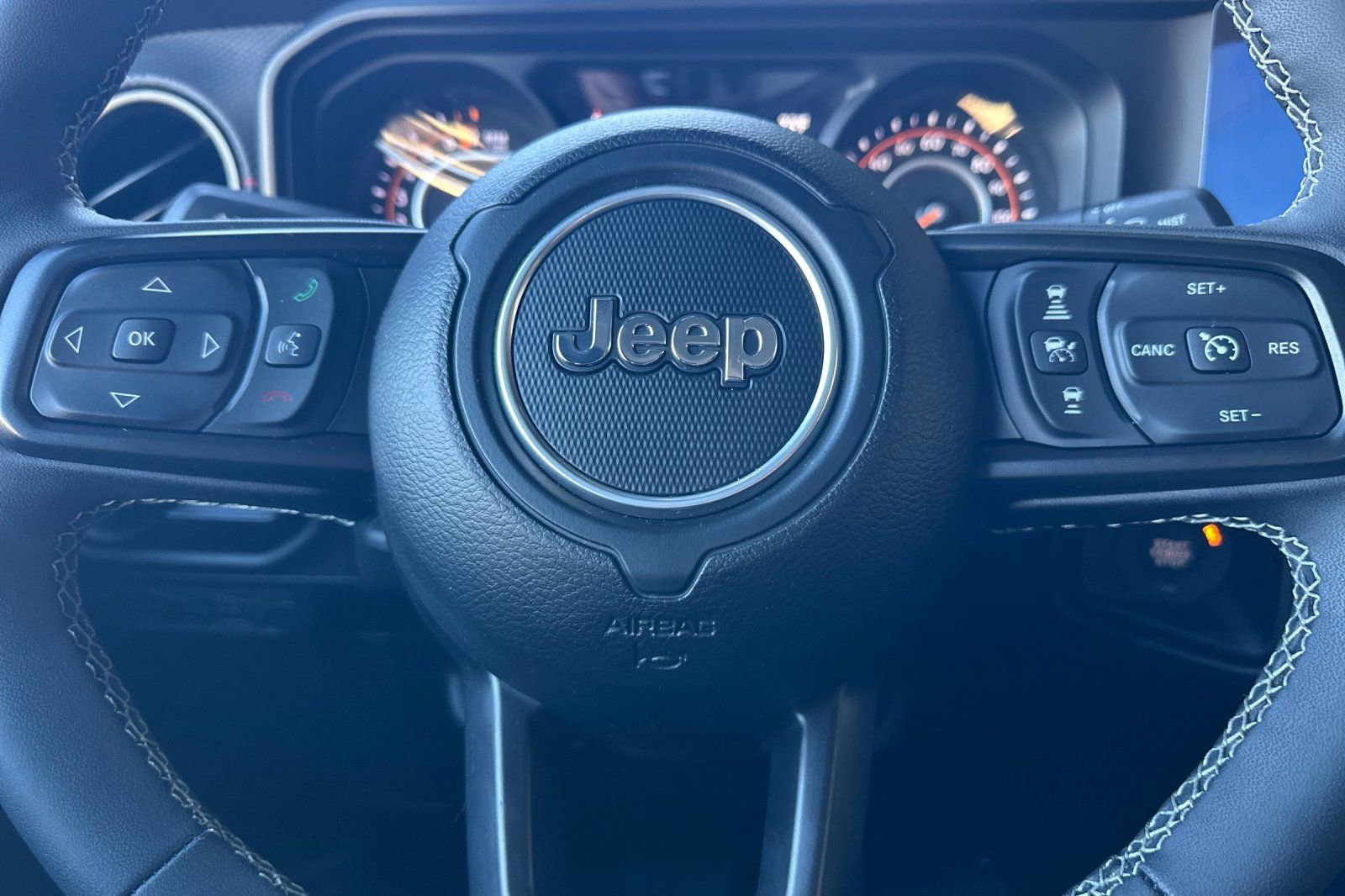 Certified 2025 Jeep Gladiator Rubicon w/ Safety Group image 25