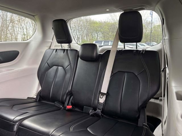 Used 2023 Chrysler Pacifica Touring-L FWD image 22