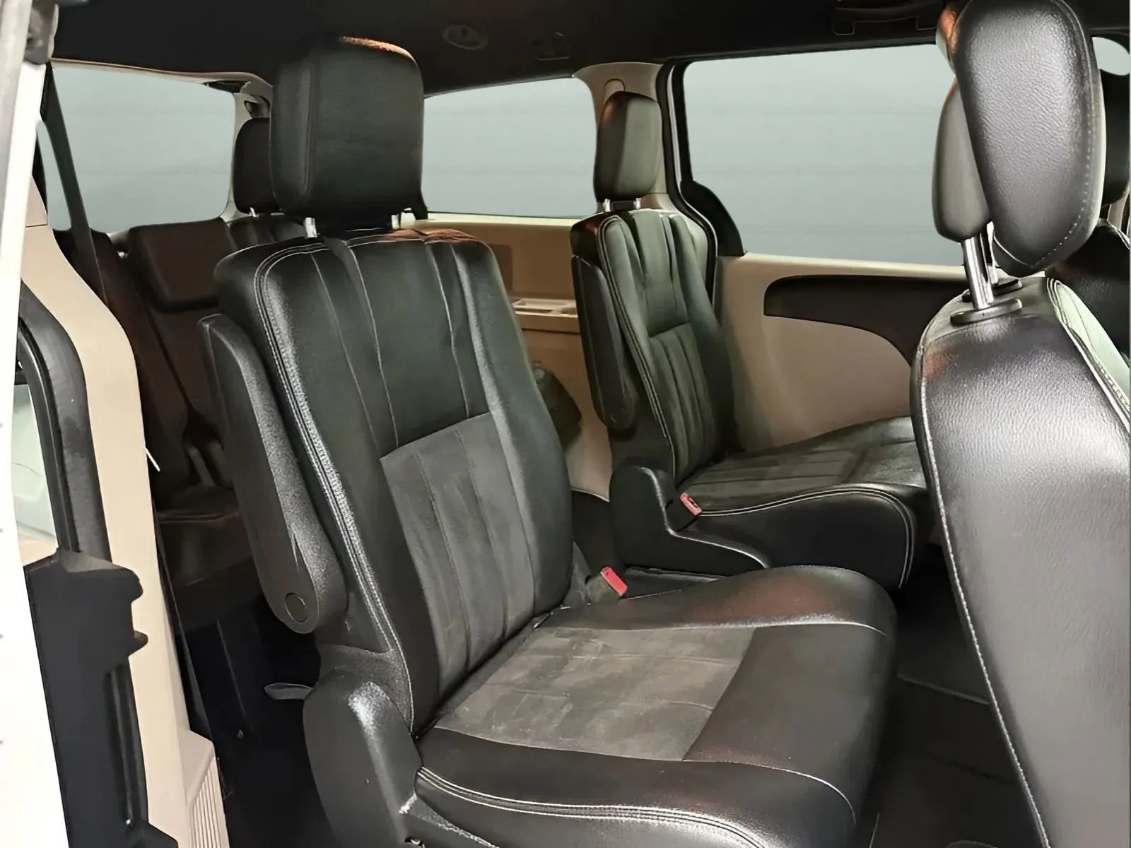 Used 2019 Dodge Grand Caravan SXT FWD image 13