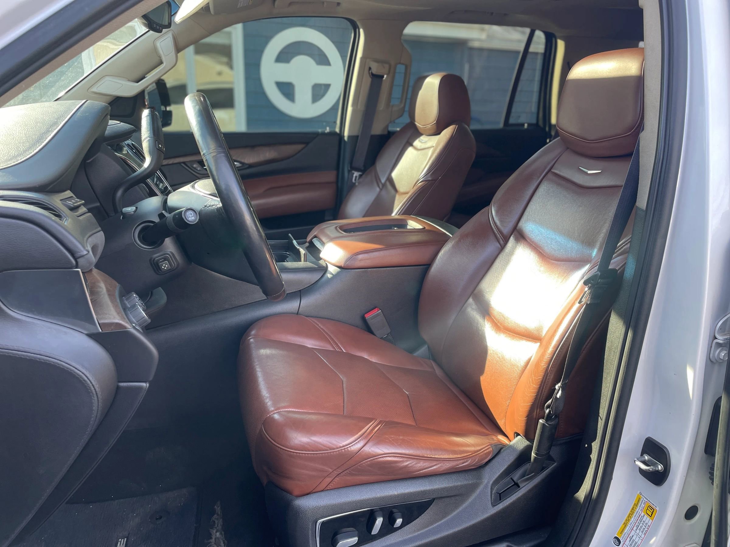 Used 2016 Cadillac Escalade Premium image 2