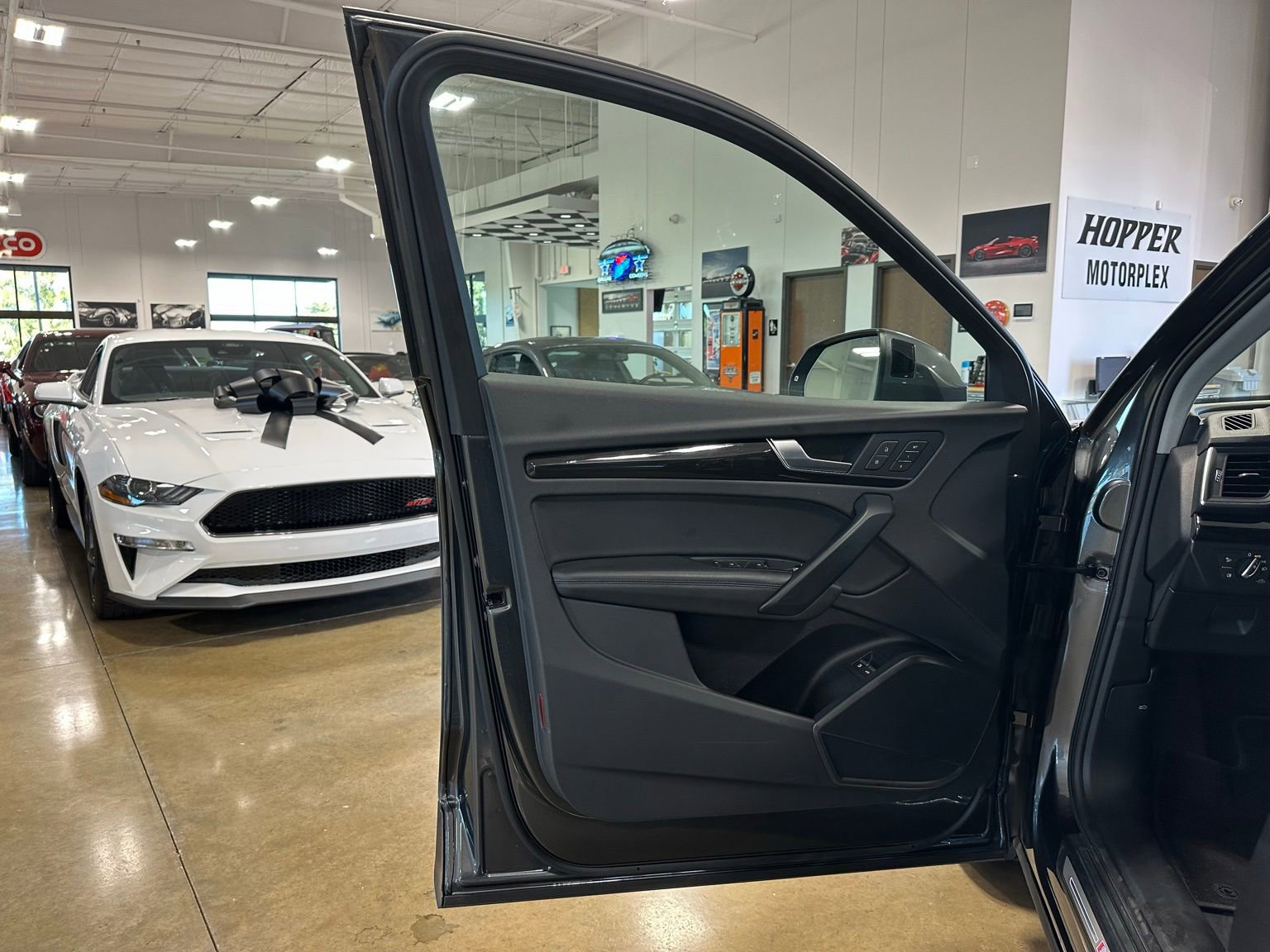 Used 2020 Audi Q5 e Premium Plus w/ Premium Plus Package image 11