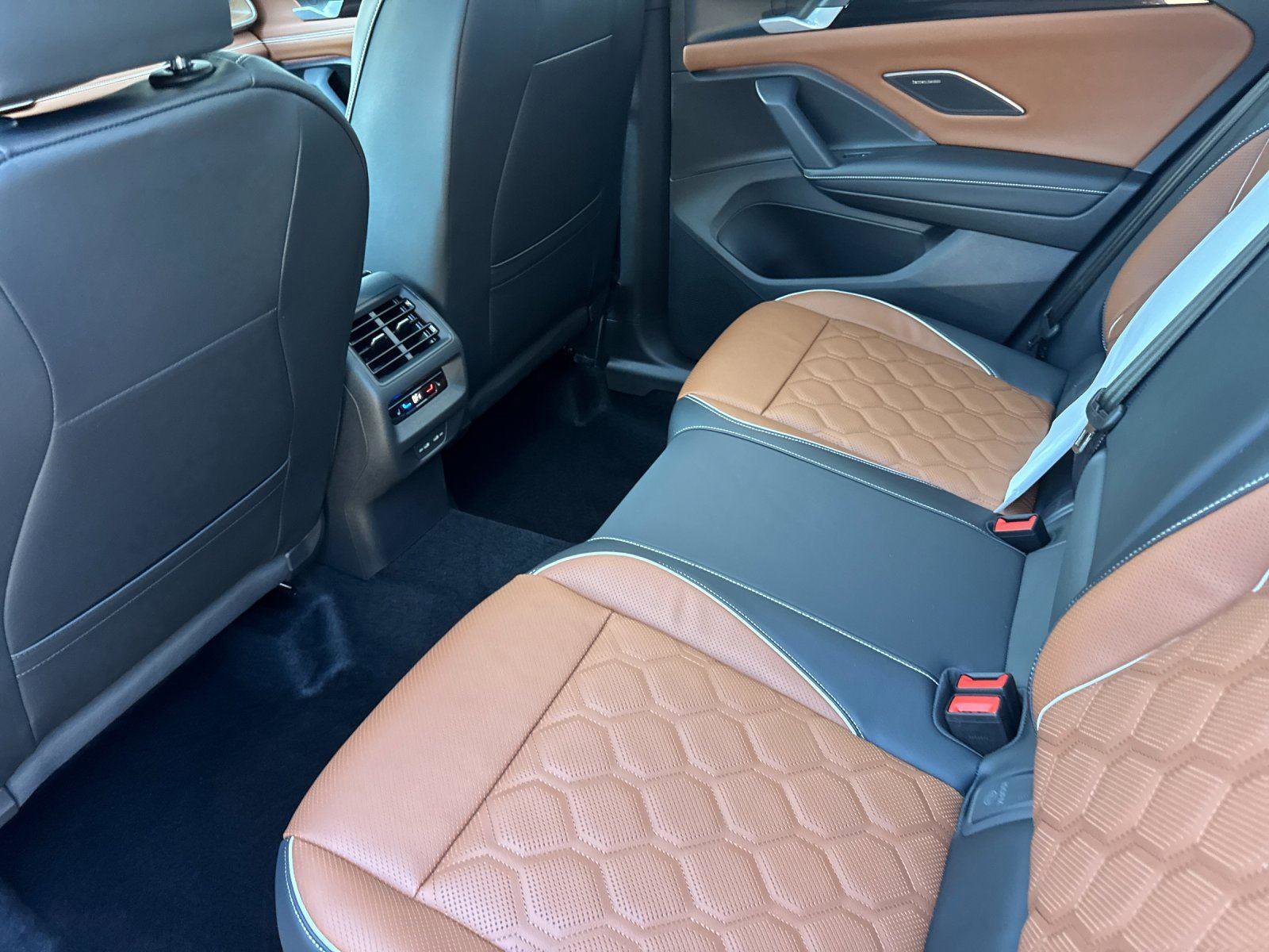 New 2026 Volkswagen Tiguan SEL R-Line image 11