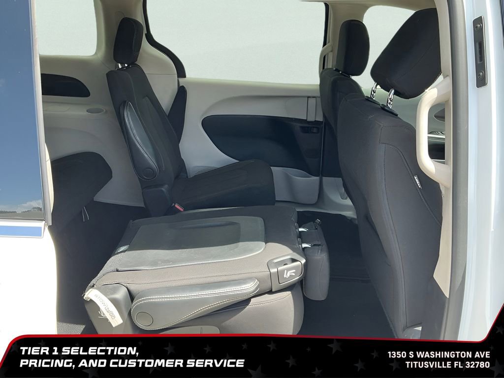 Used 2023 Chrysler Voyager LX FWD image 12