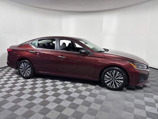 Used 2024 Nissan Altima 2.5 SV FWD image 9