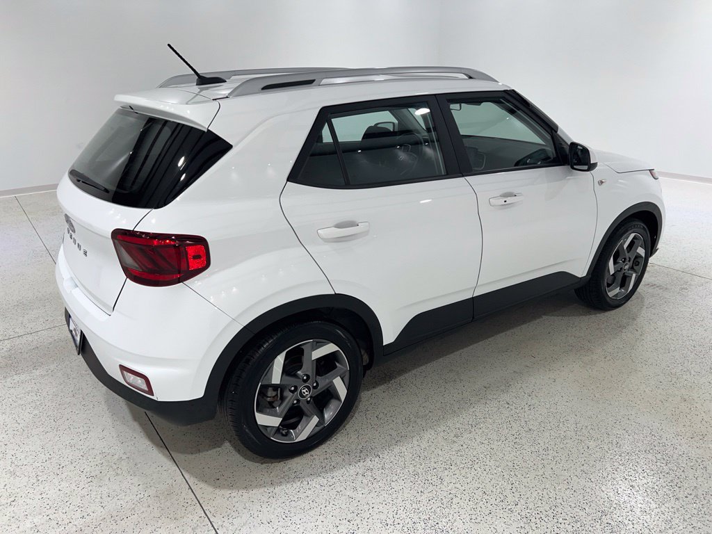 Used 2025 Hyundai Venue SEL FWD image 6