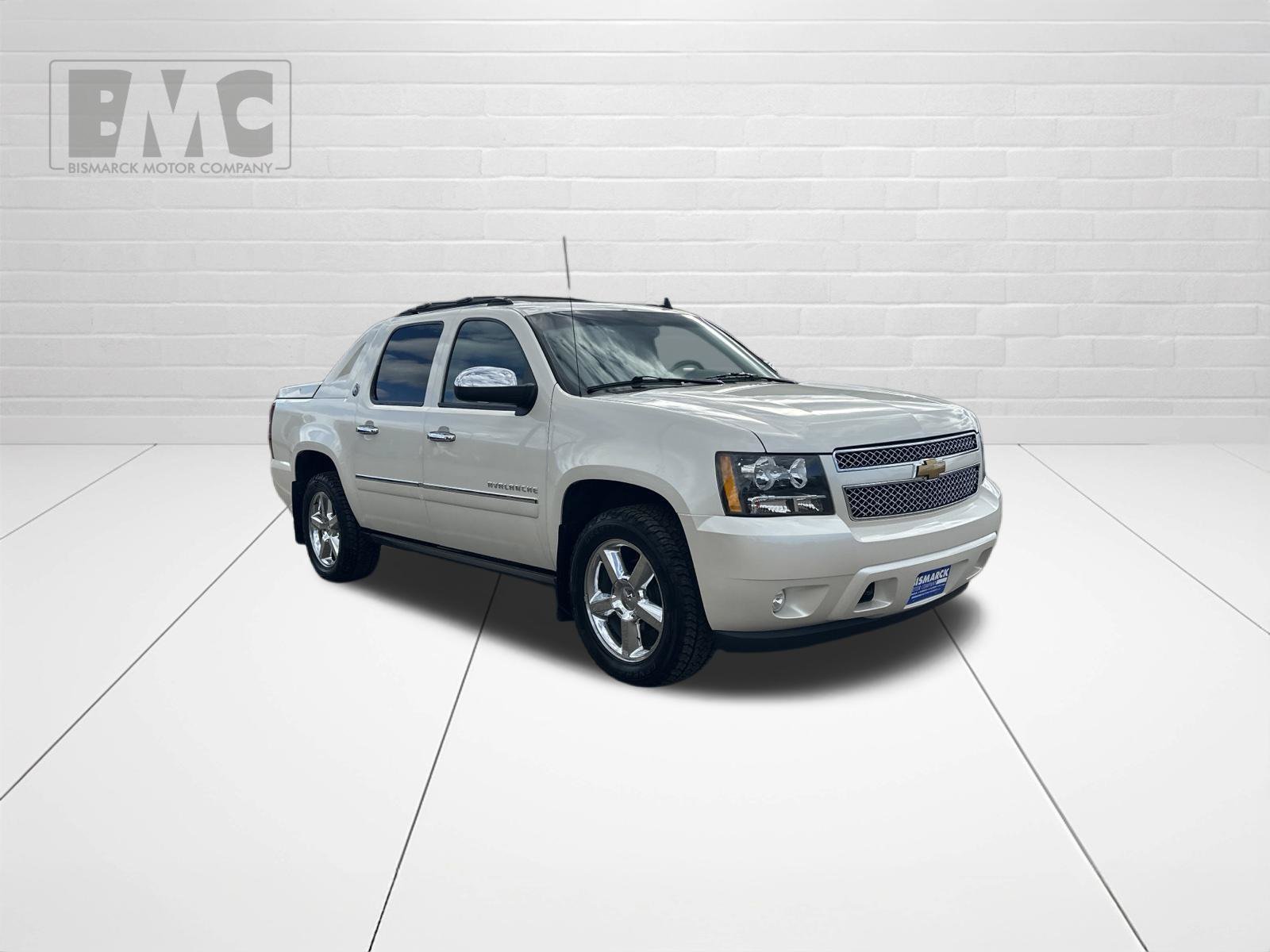 Used 2013 Chevrolet Avalanche LTZ AWD/4WD image 2
