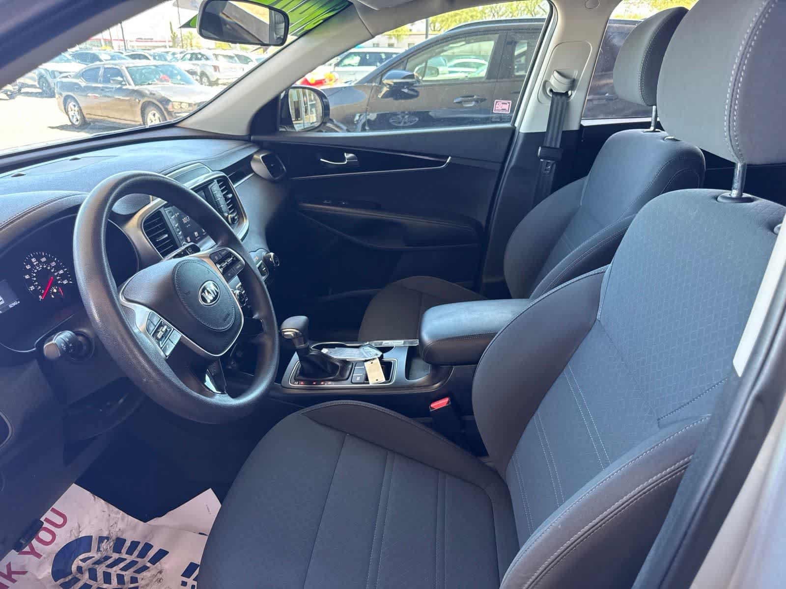 Used 2019 Kia Sorento FWD V6 image 2