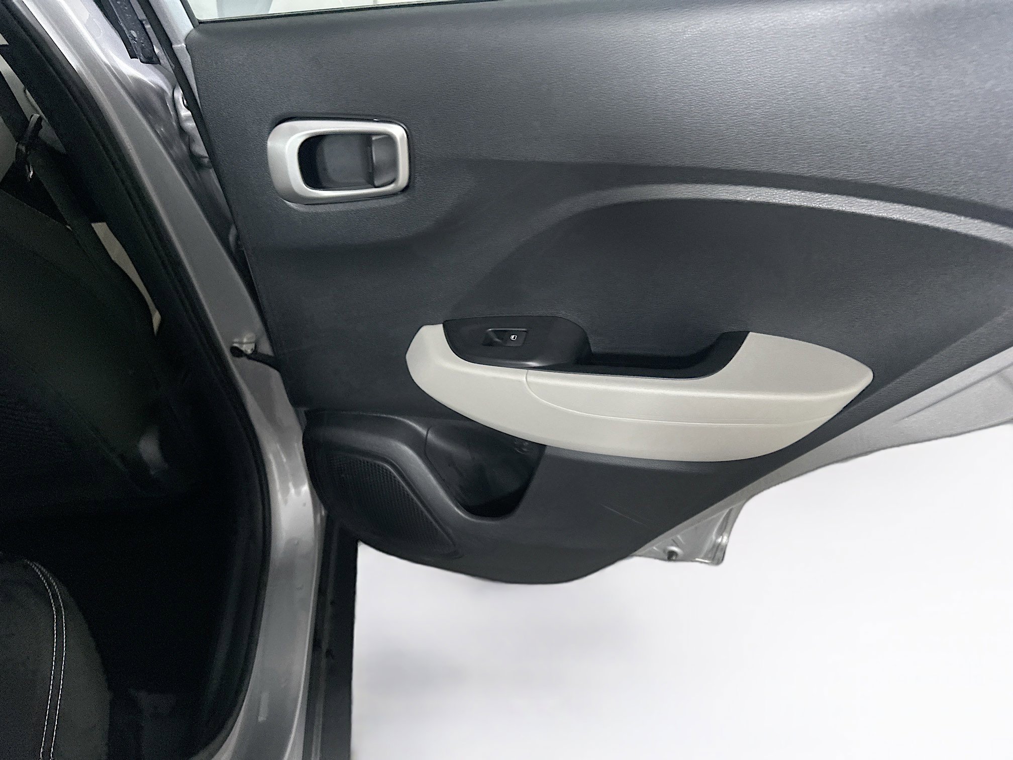 Used 2025 Hyundai Venue SEL image 28