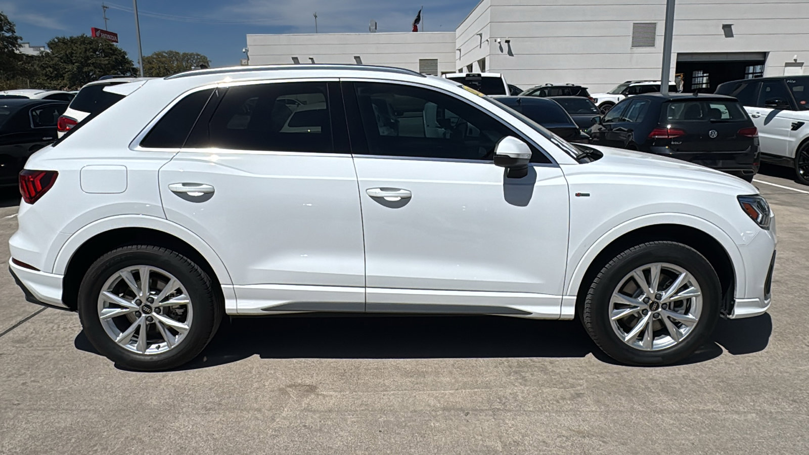 Used 2025 Audi Q3 2.0T Premium Plus w/ Premium Plus Package image 8