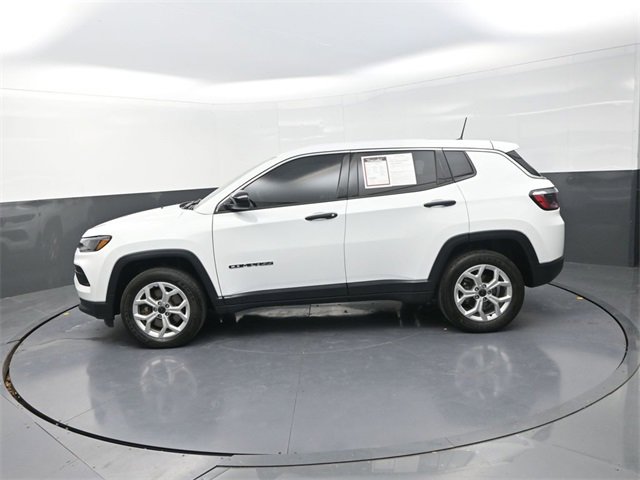 Used 2025 Jeep Compass Sport image 4