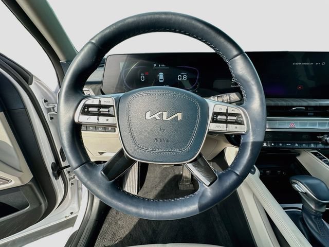Used 2025 Kia Telluride EX w/ EX Captain's Chair Package AWD/4WD image 12