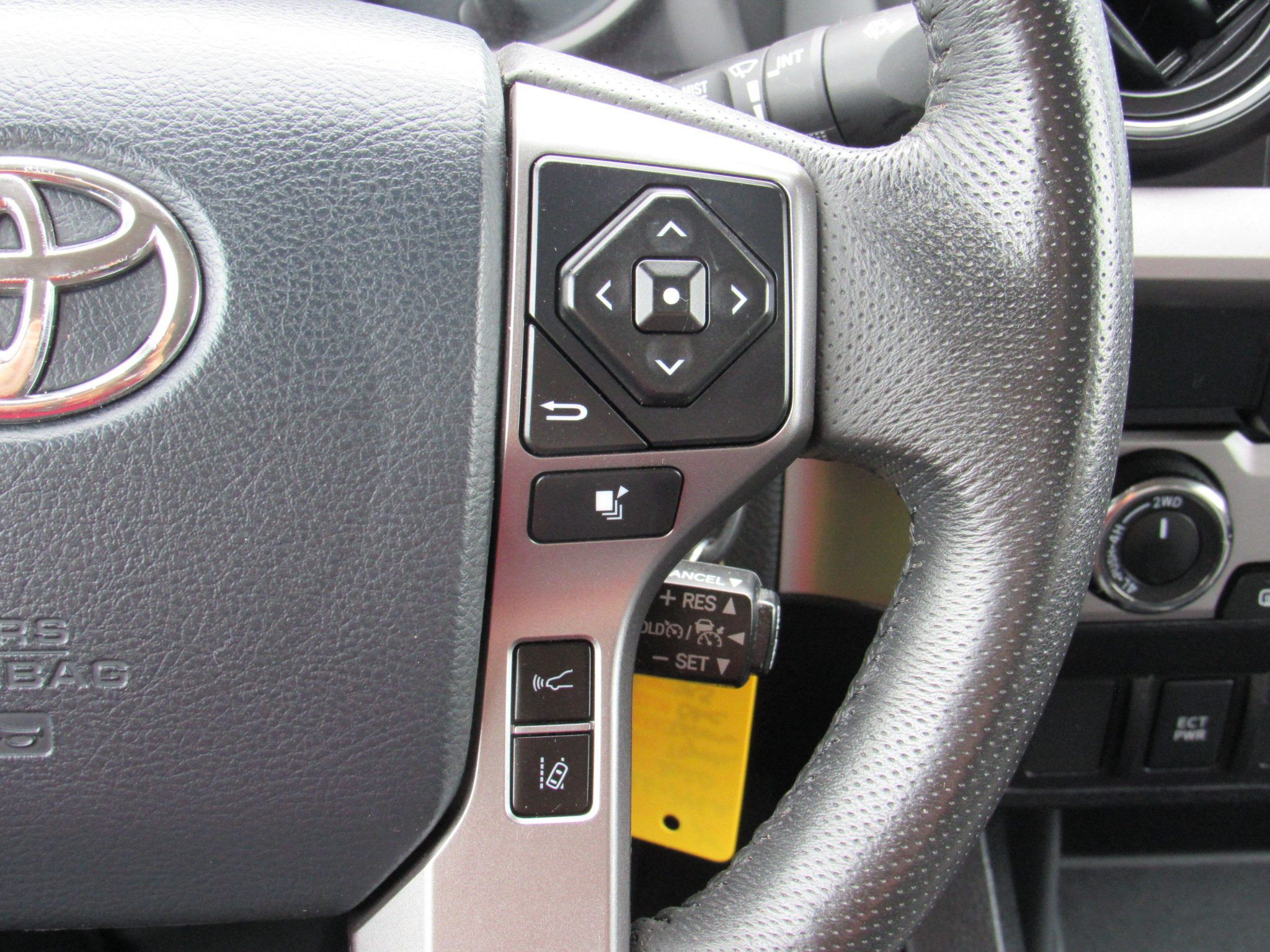 Used 2020 Toyota Tacoma SR5 w/ Blackout Package AWD/4WD image 21