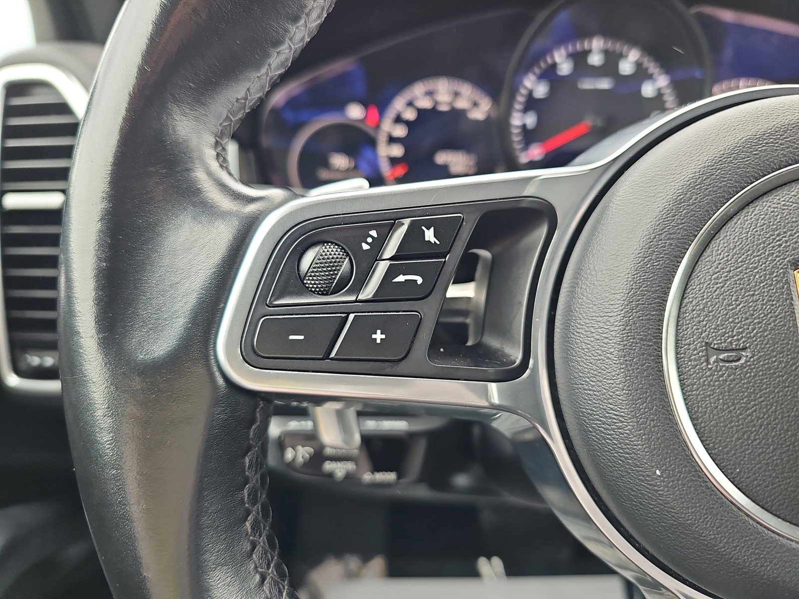 Used 2020 Porsche Cayenne AWD/4WD image 19