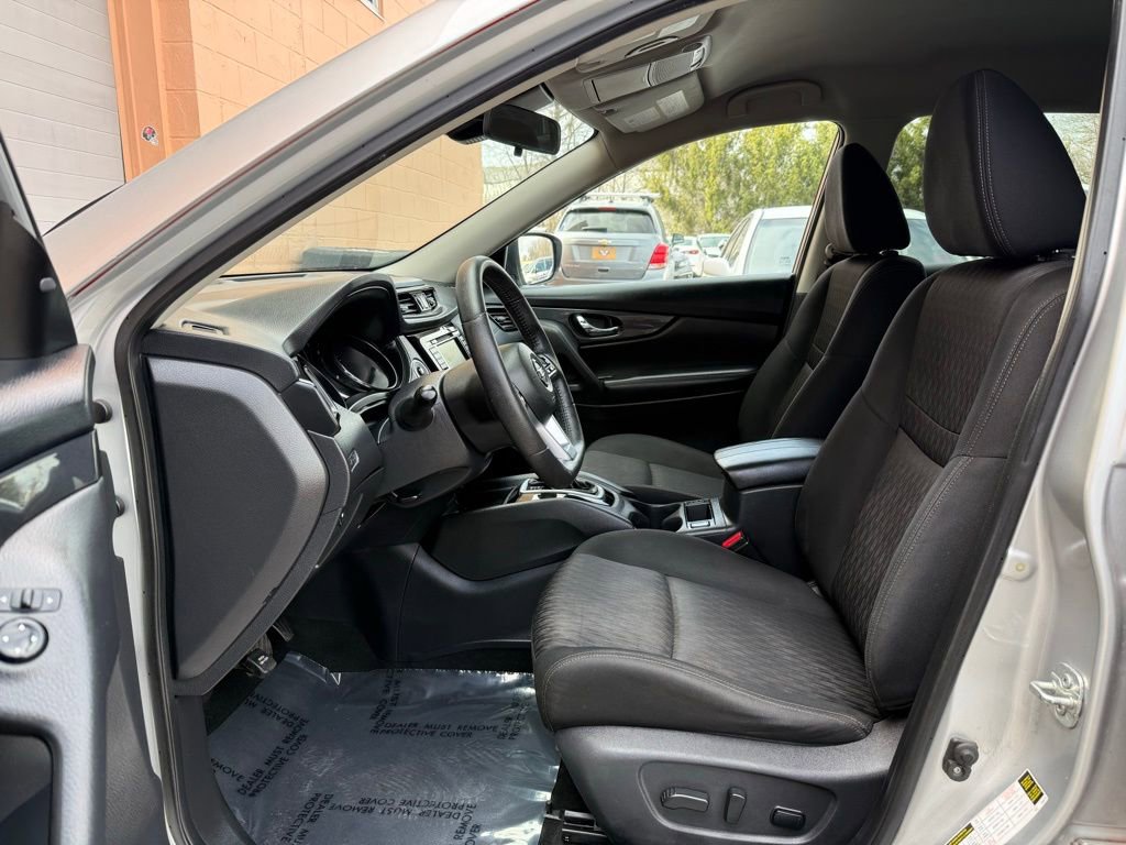 Used 2019 Nissan Rogue SV FWD image 10