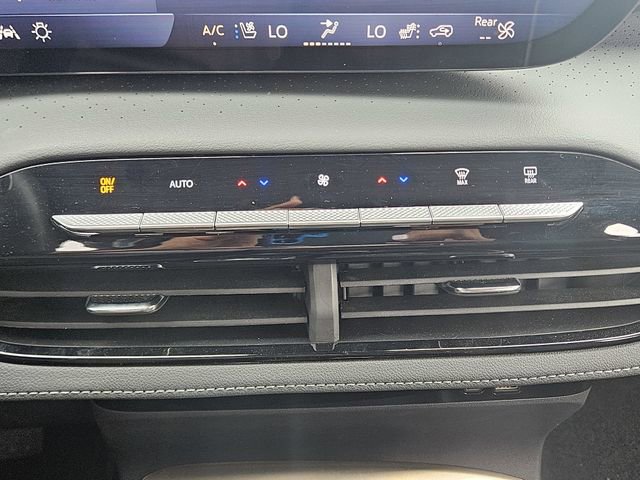 Used 2025 Buick Enclave Avenir AWD/4WD image 17