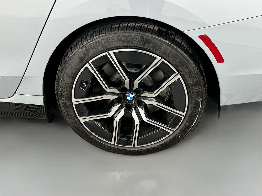 New 2026 BMW 750e xDrive image 23