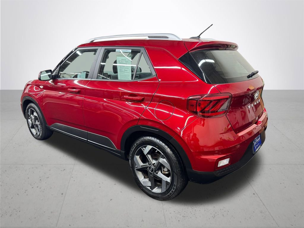 Used 2025 Hyundai Venue SEL FWD image 4