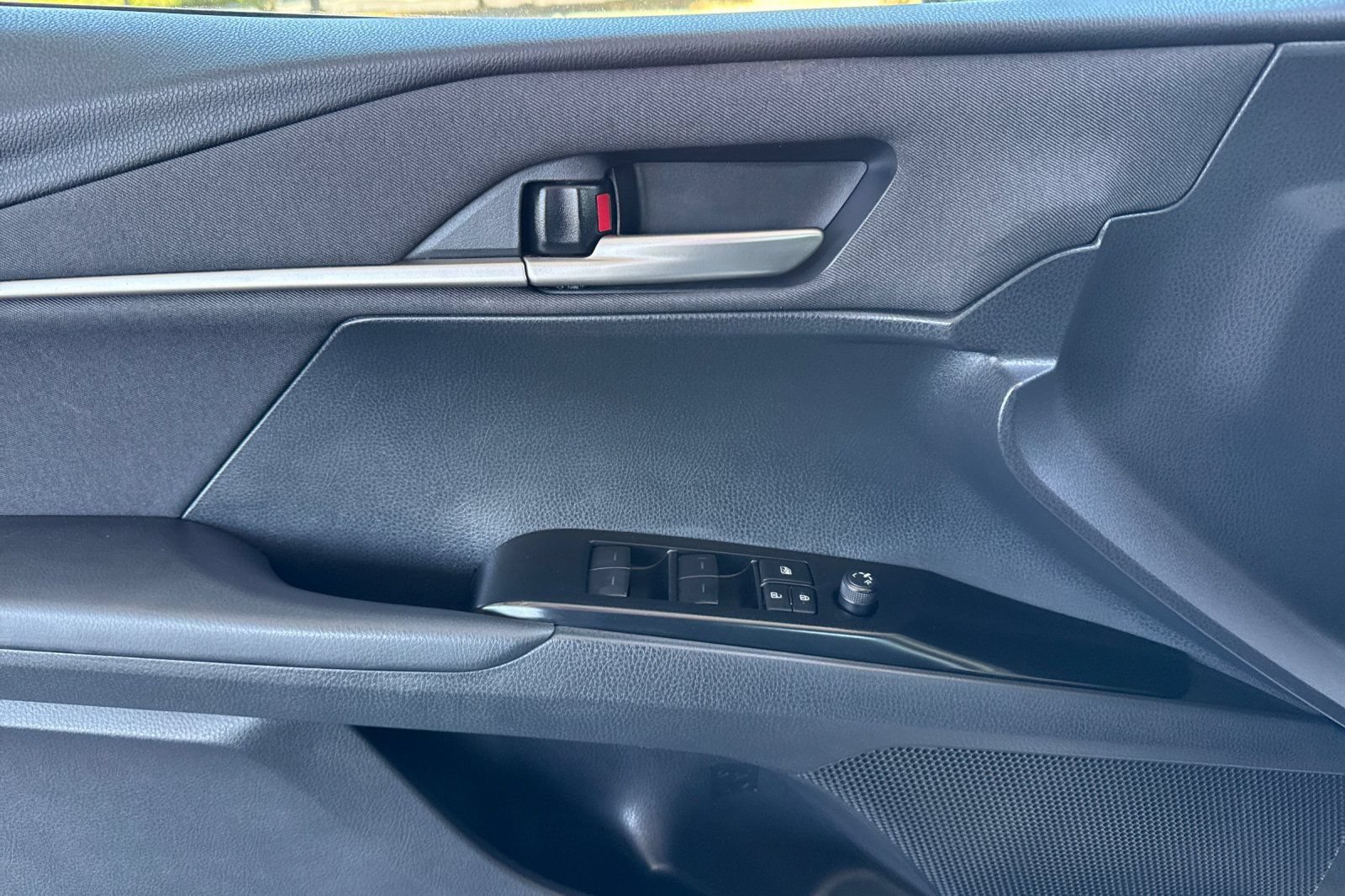 Used 2025 Toyota Camry LE FWD image 17
