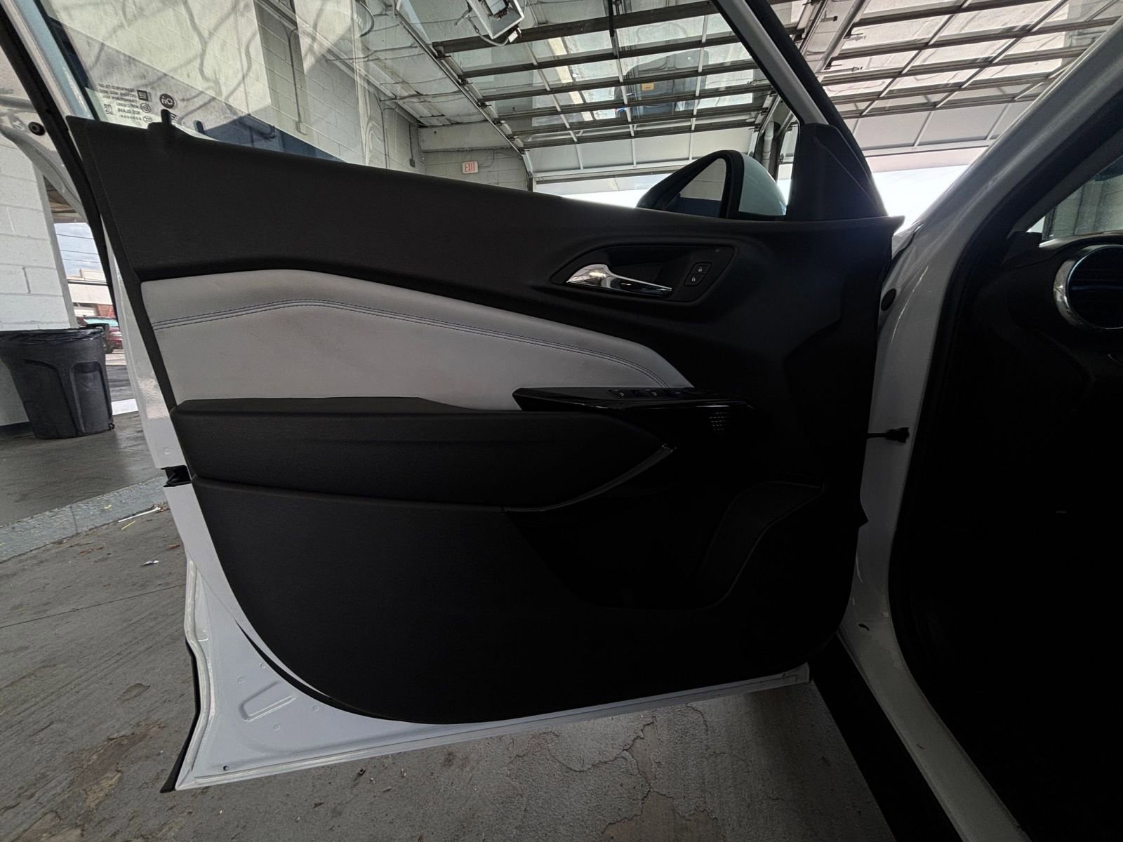 Used 2025 Chevrolet Trax LT image 18