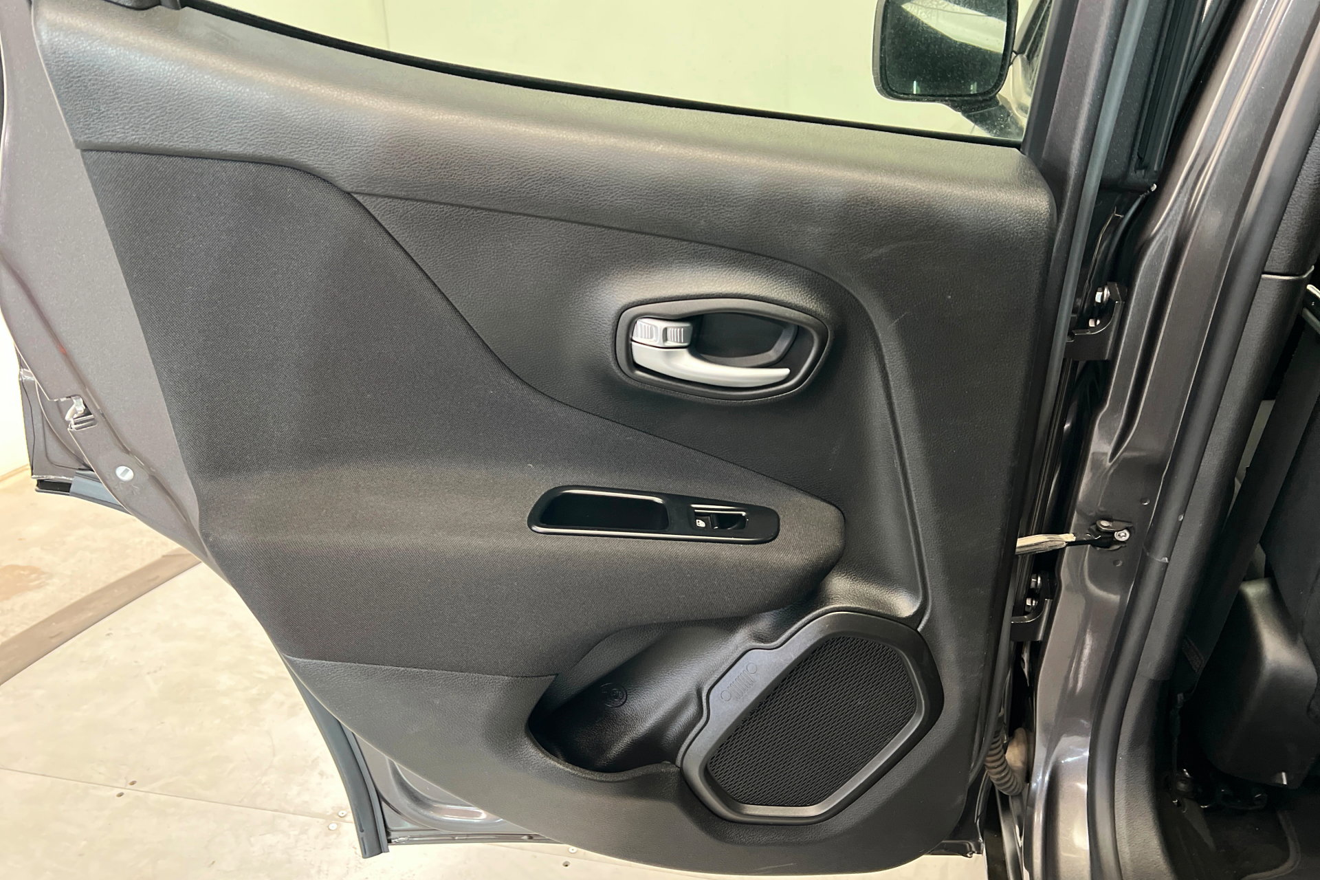 Used 2020 Jeep Renegade Sport w/ Sport Appearance Group AWD/4WD image 19