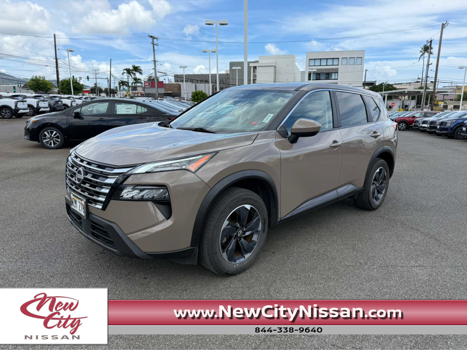 Used 2024 Nissan Rogue SV FWD image 1