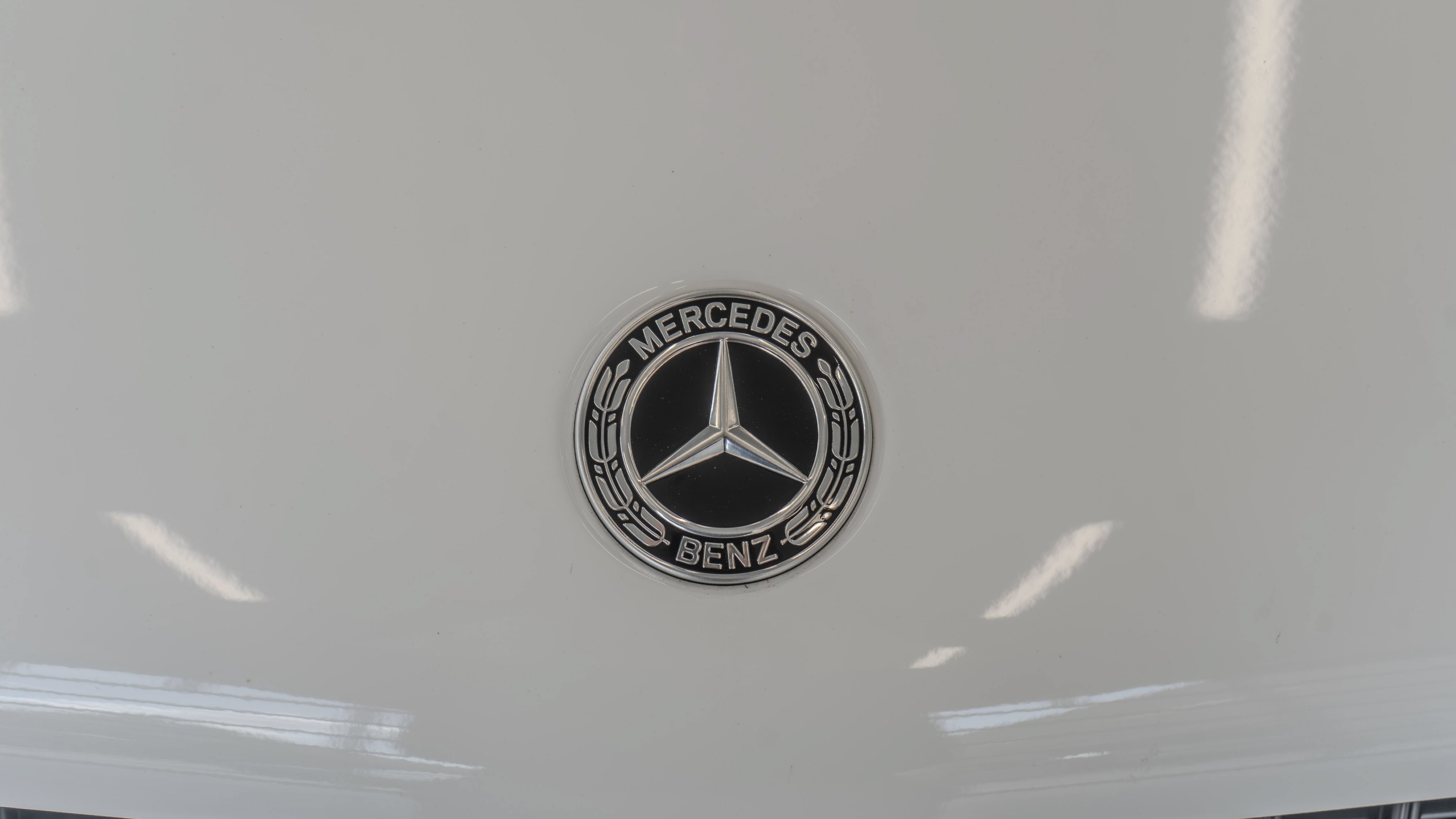 Certified 2025 Mercedes-Benz GLE 450e 4MATIC w/ Driver Assistance Package image 4