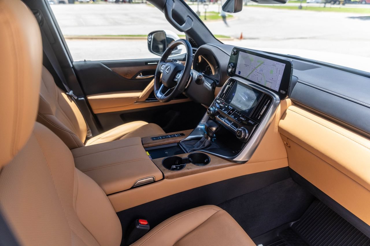 Used 2024 Lexus LX 600 4WD w/ Luxury Package image 41