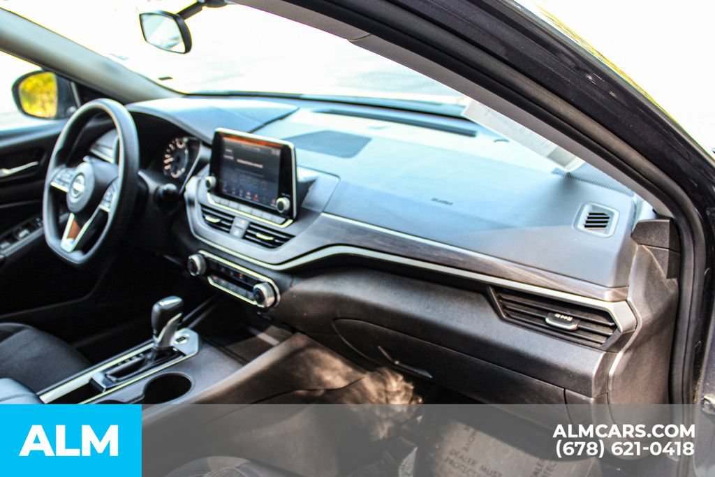 Used 2025 Nissan Altima 2.5 SV FWD image 21