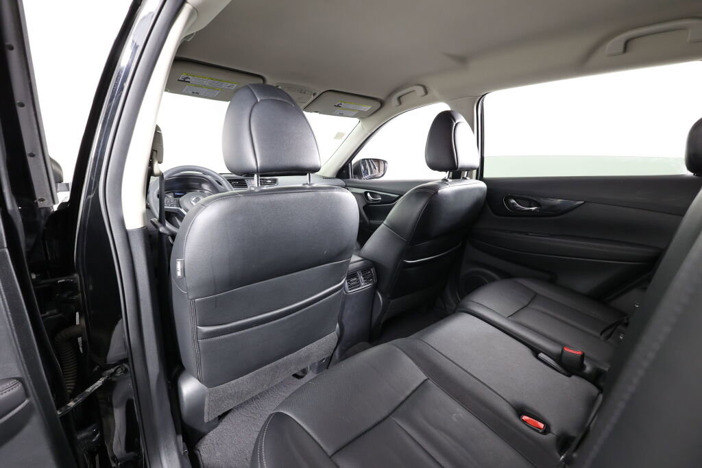 Used 2017 Nissan Rogue SL image 14