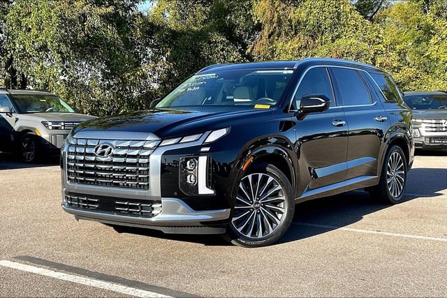 Used 2023 Hyundai Palisade Calligraphy image 2