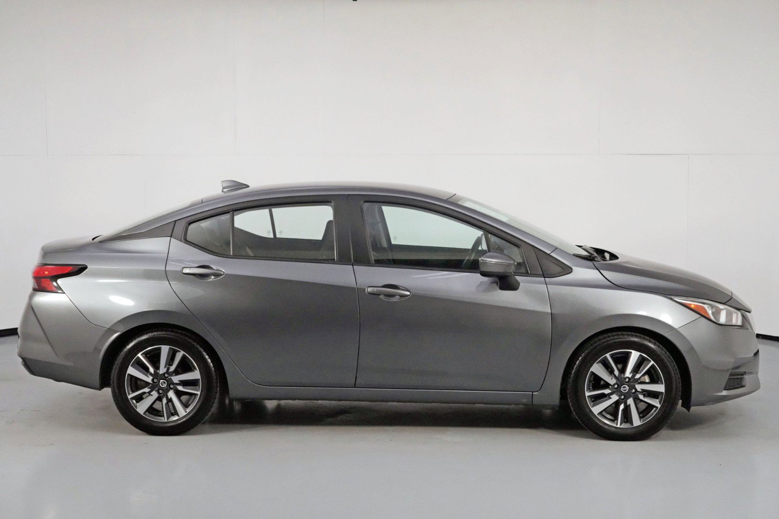Used 2021 Nissan Versa SV image 44