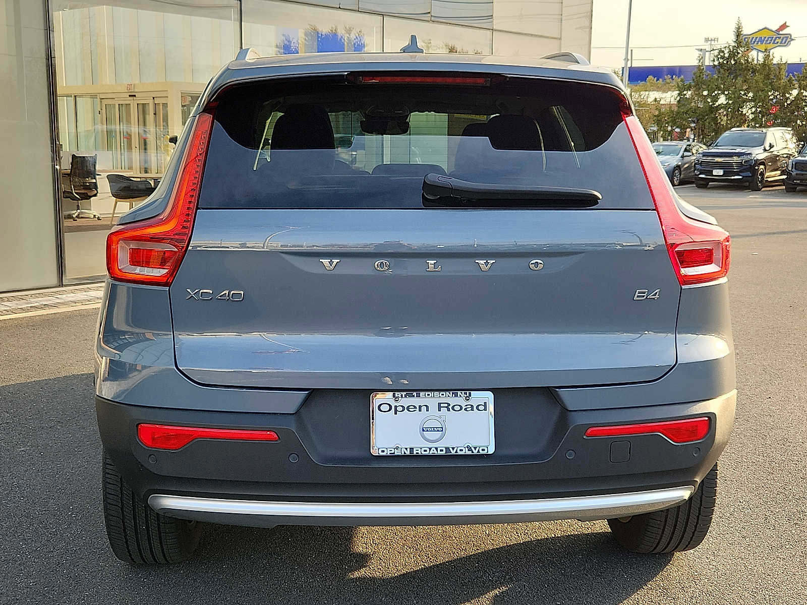 Certified 2023 Volvo XC40 B4 Plus w/ Driver Assist Package image 5