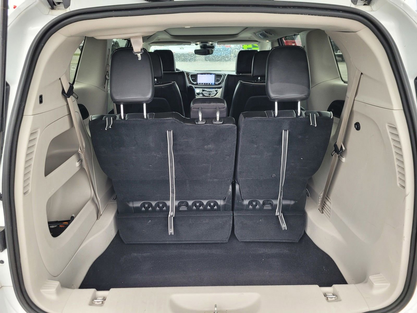 Used 2024 Chrysler Pacifica Limited image 10