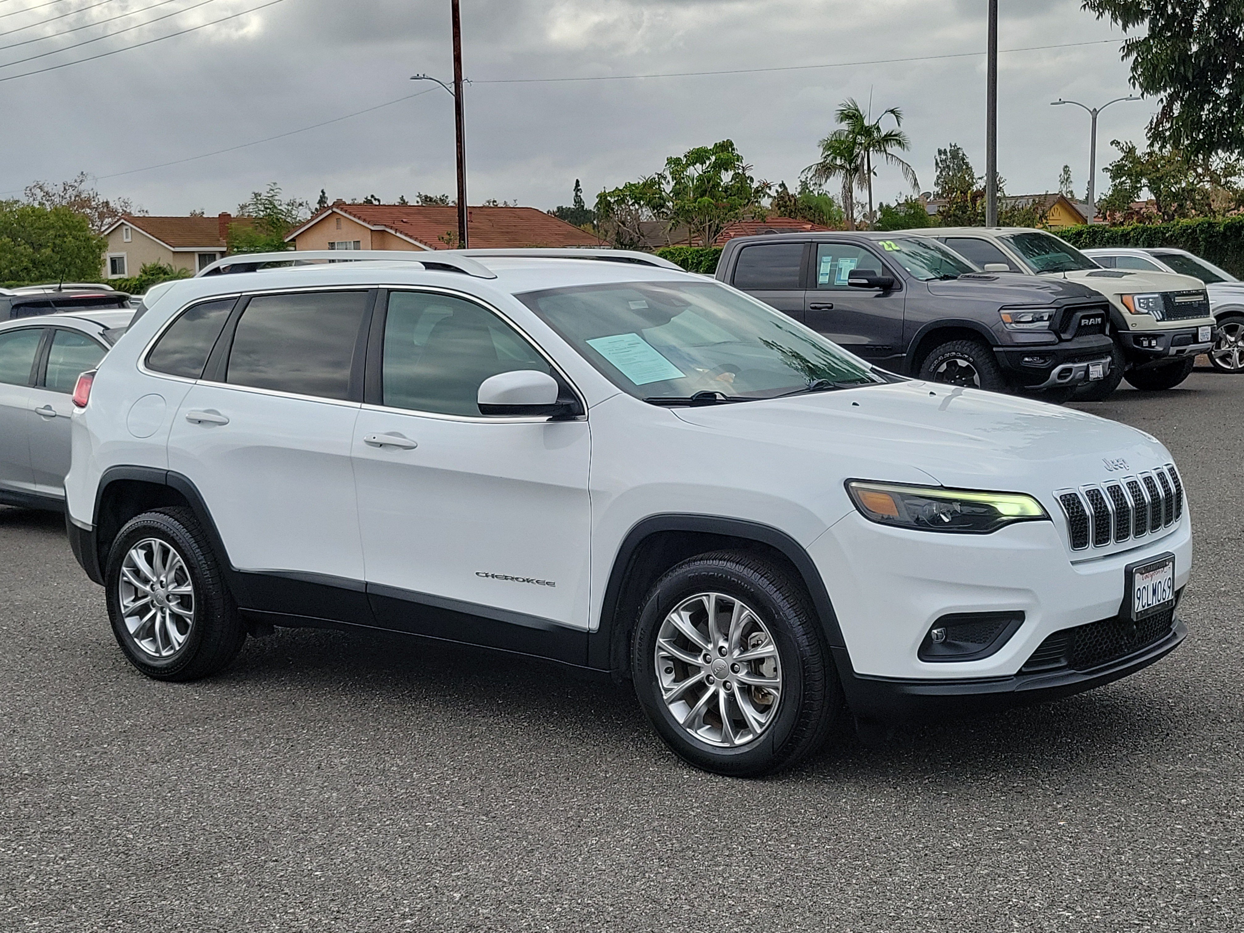 Used 2021 Jeep Cherokee Latitude Lux w/ Comfort/Convenience Group FWD image 28