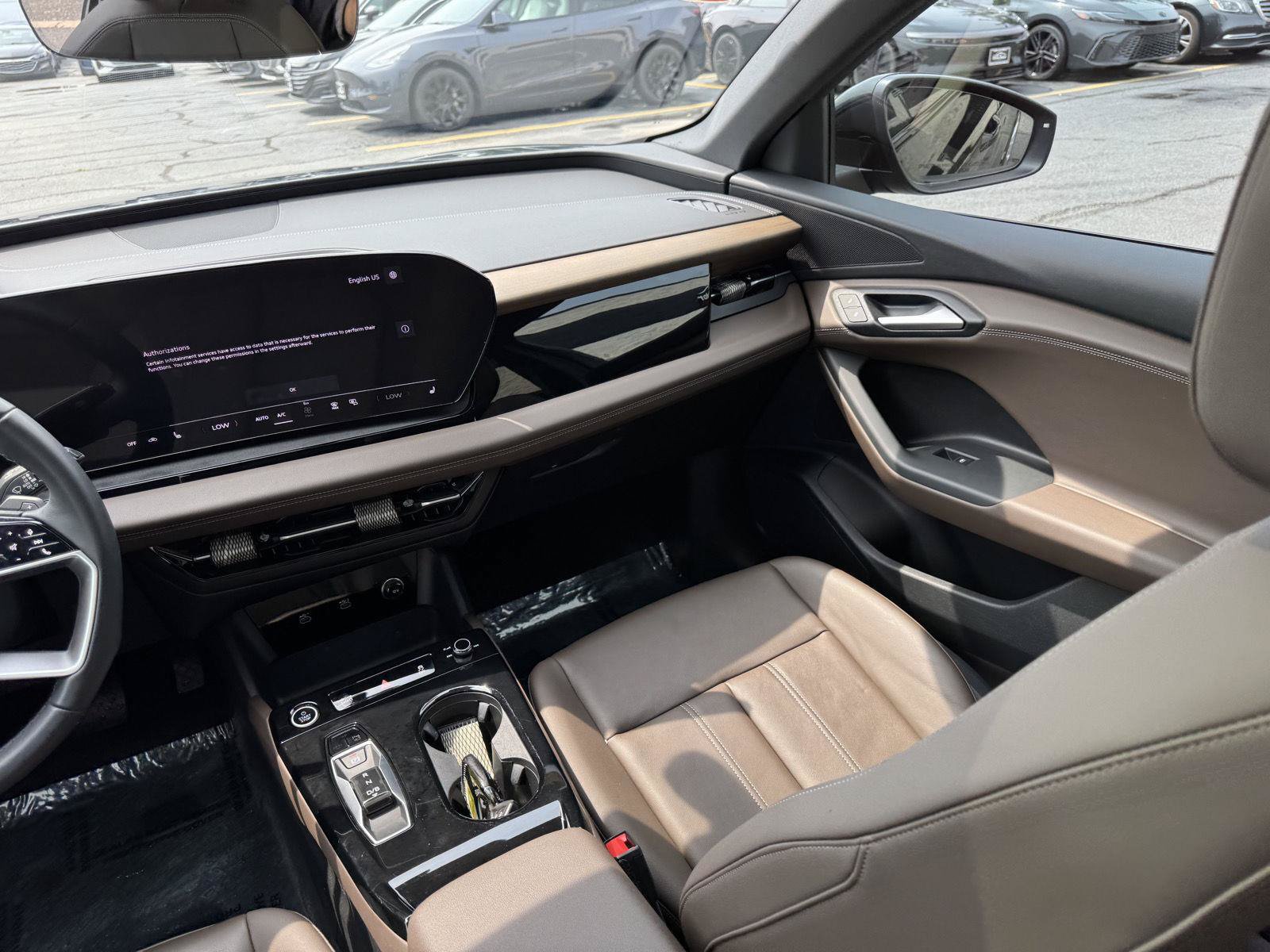 Used 2025 Audi Q6 e-tron Premium w/ Convenience Package RWD image 32