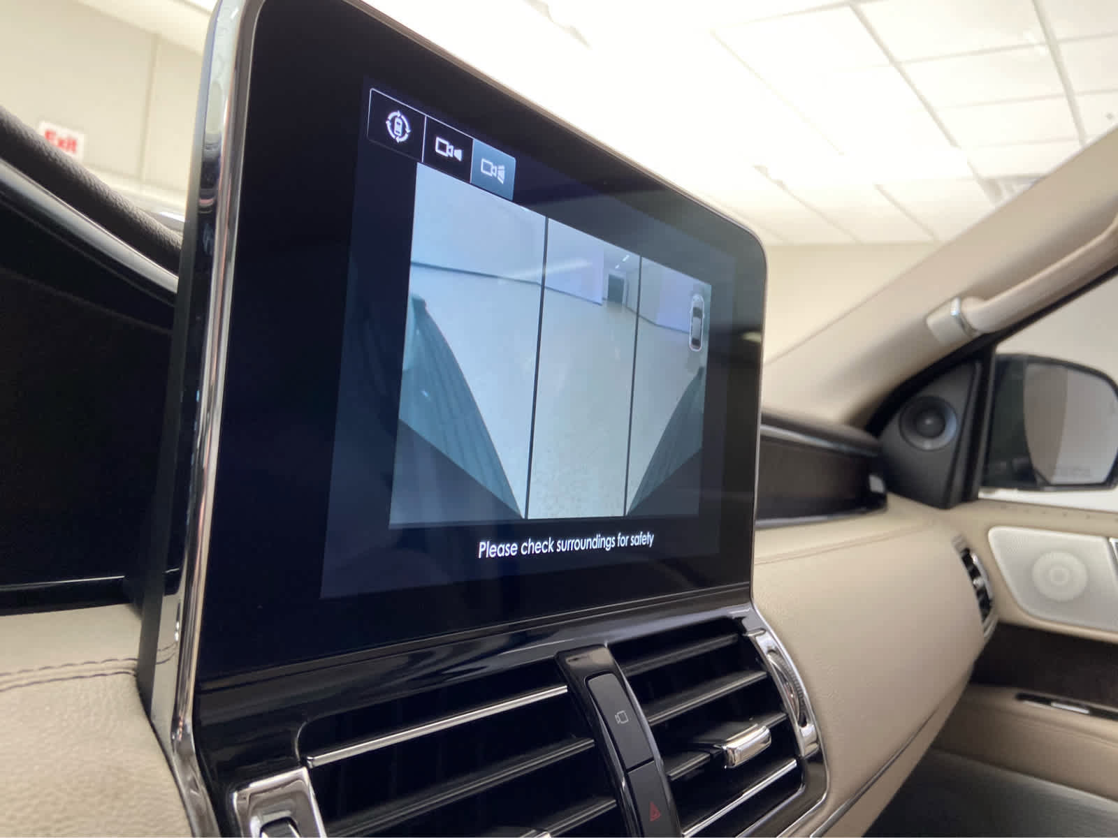 Used 2019 Lincoln Navigator Reserve image 37