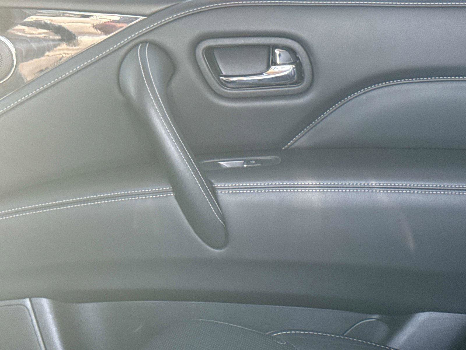 Used 2024 INFINITI QX80 Luxe image 17