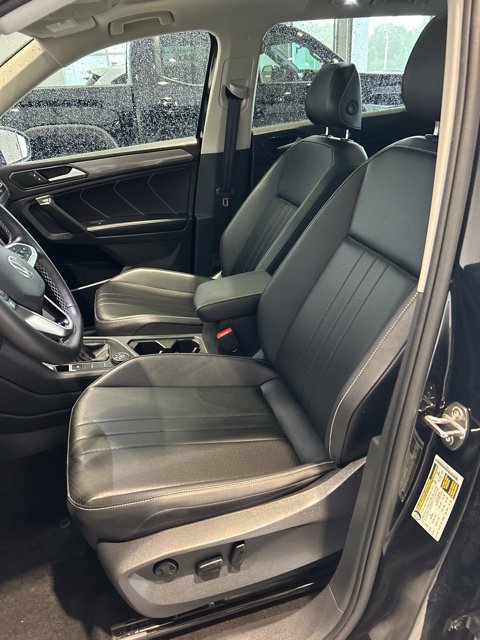 Used 2024 Volkswagen Tiguan SE AWD/4WD image 8