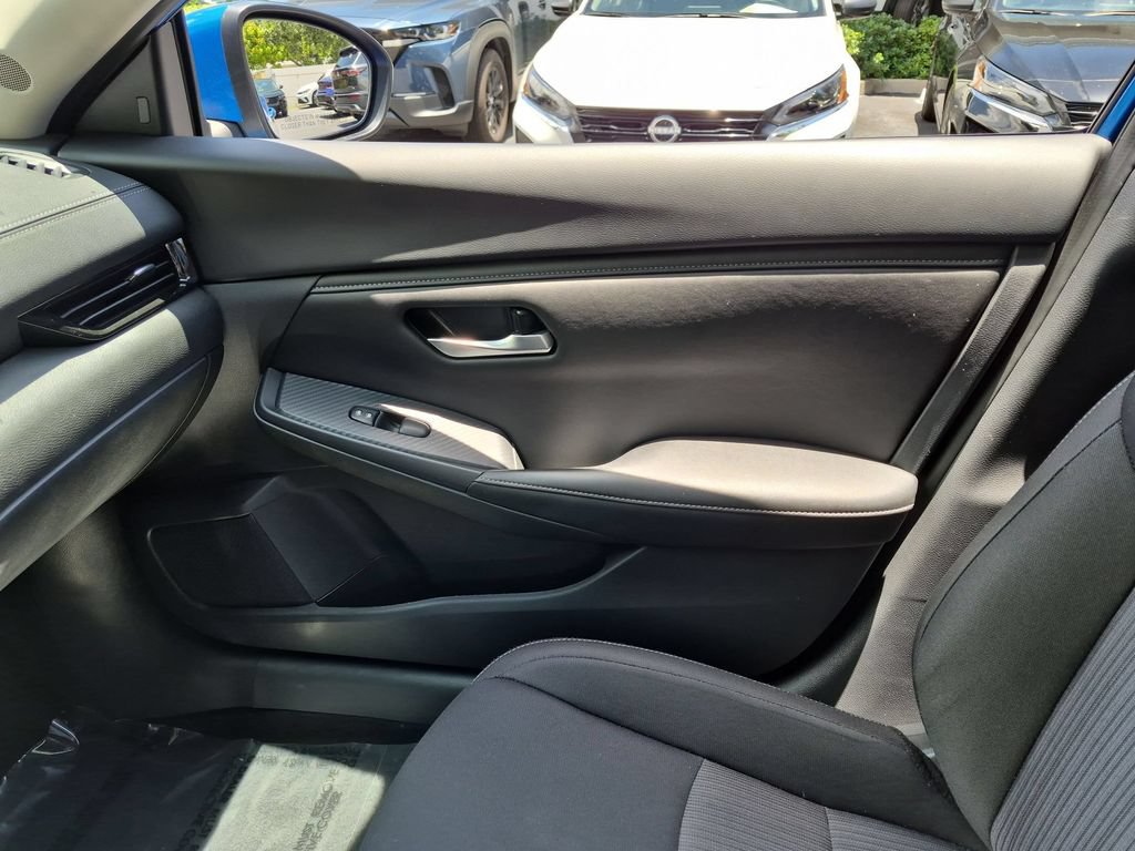 Used 2025 Nissan Sentra SV FWD image 32