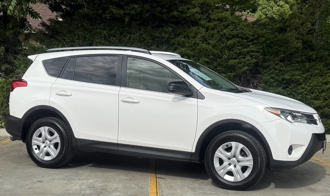Used 2013 Toyota RAV4 LE image 3