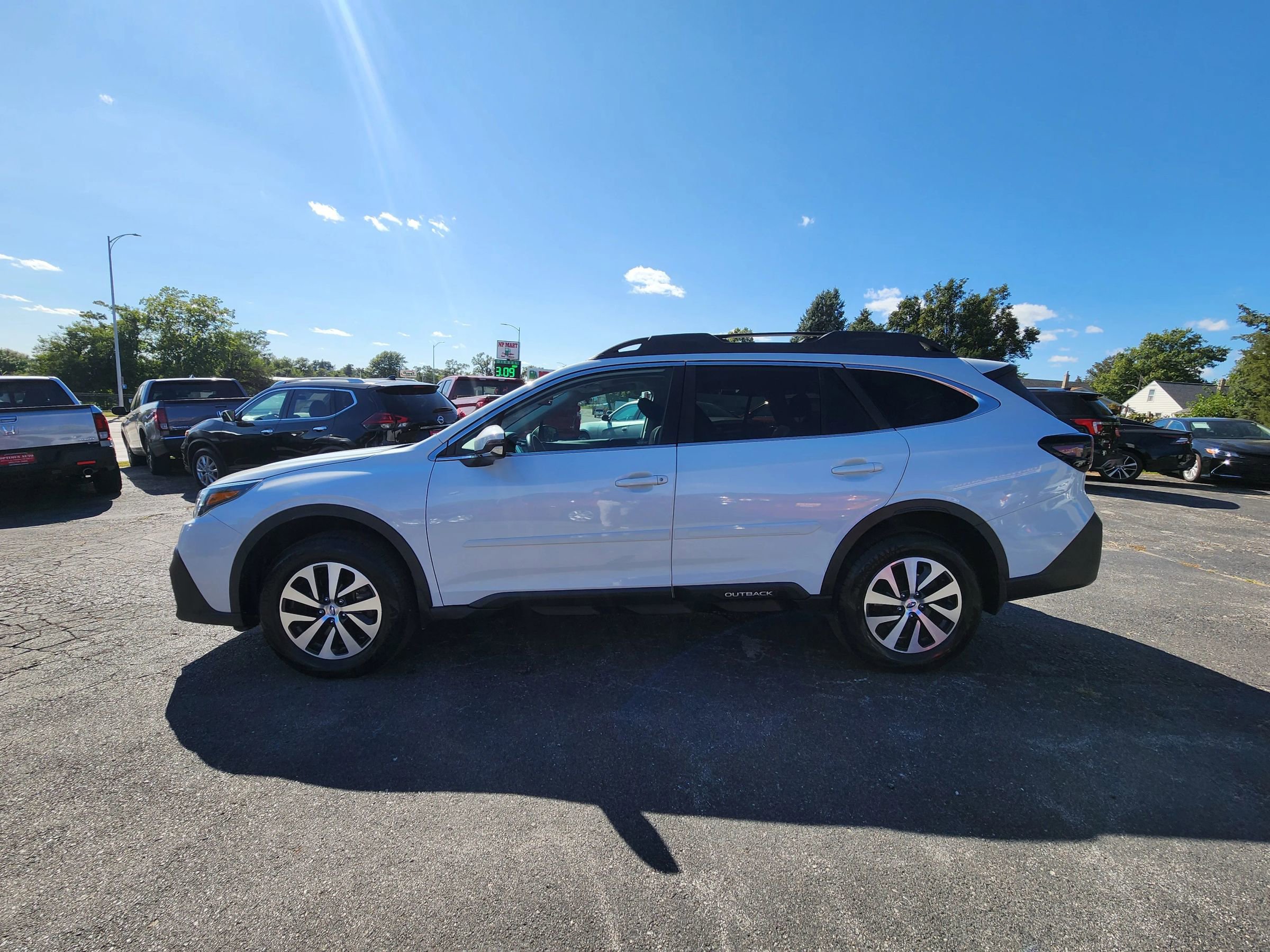 Used 2022 Subaru Outback Premium AWD/4WD image 4